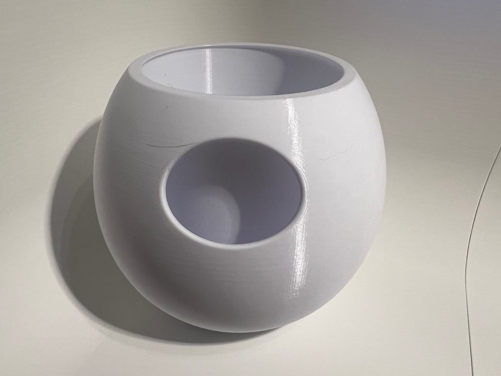 Stylish self-watering plant pot